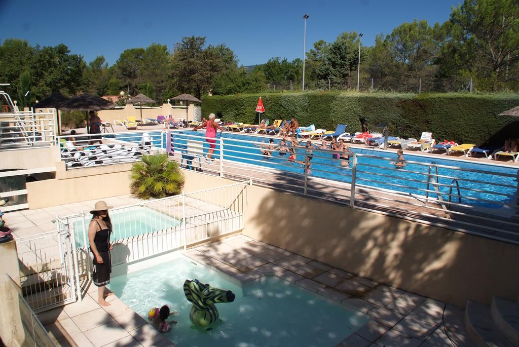 Camping Le Parc Hotel Saint-Paul-en-Forêt Exterior foto