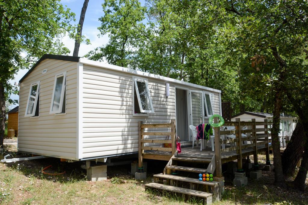 Camping Le Parc Hotel Saint-Paul-en-Forêt Exterior foto